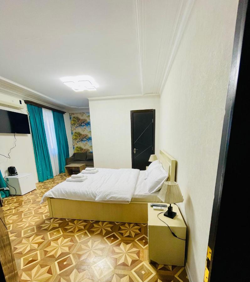 Quality Inn Тбилиси Екстериор снимка