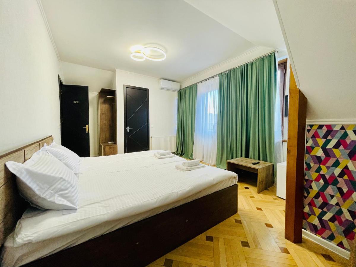 Quality Inn Тбилиси Екстериор снимка