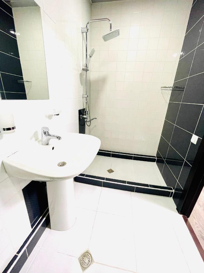 Quality Inn Тбилиси Екстериор снимка